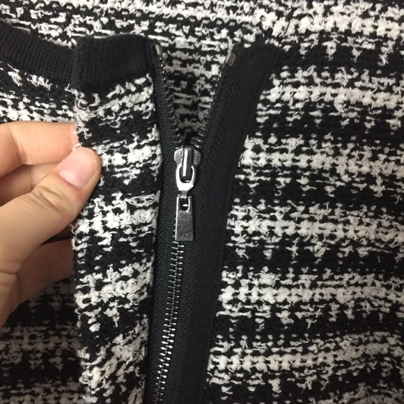 [LOFT] Large Black & White Stripe Asymmetrical Jacket - Picture 4 of 10